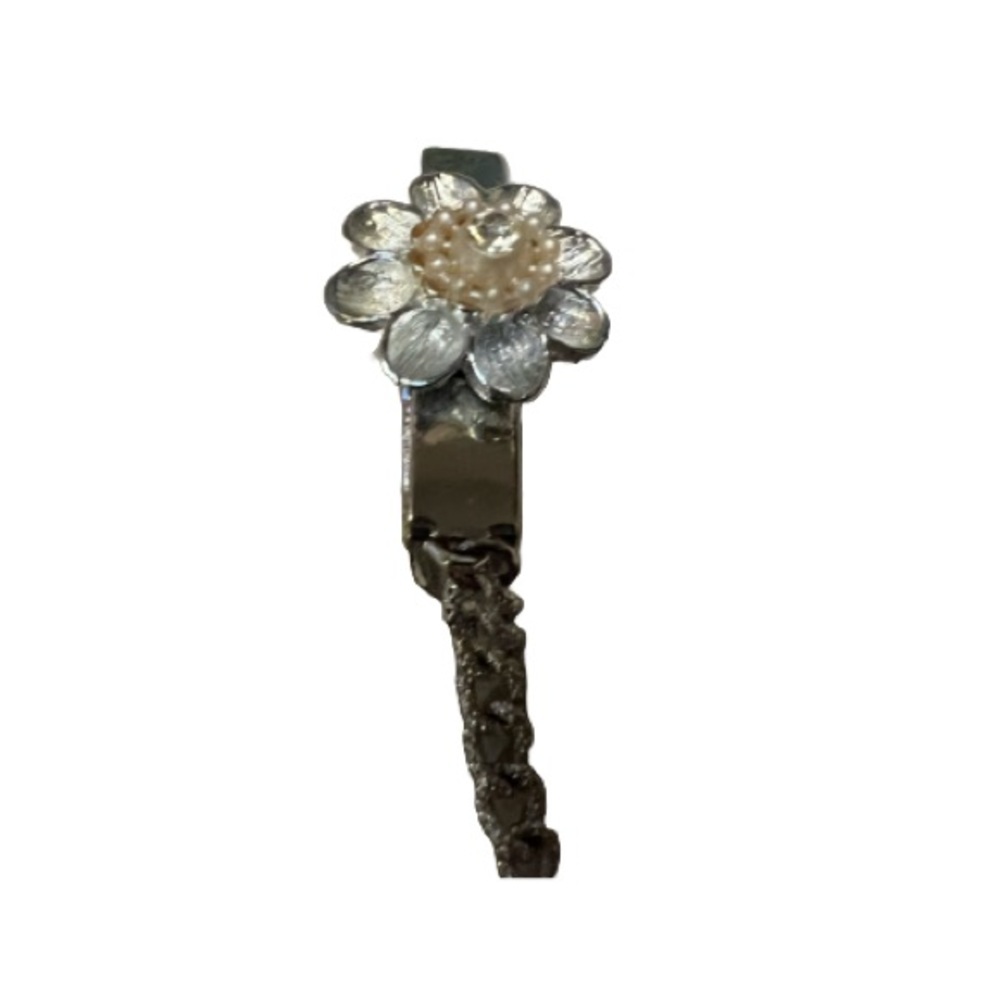 Elegant Vintage Silver Sparkle Chain Brooch Accessory Floral design
